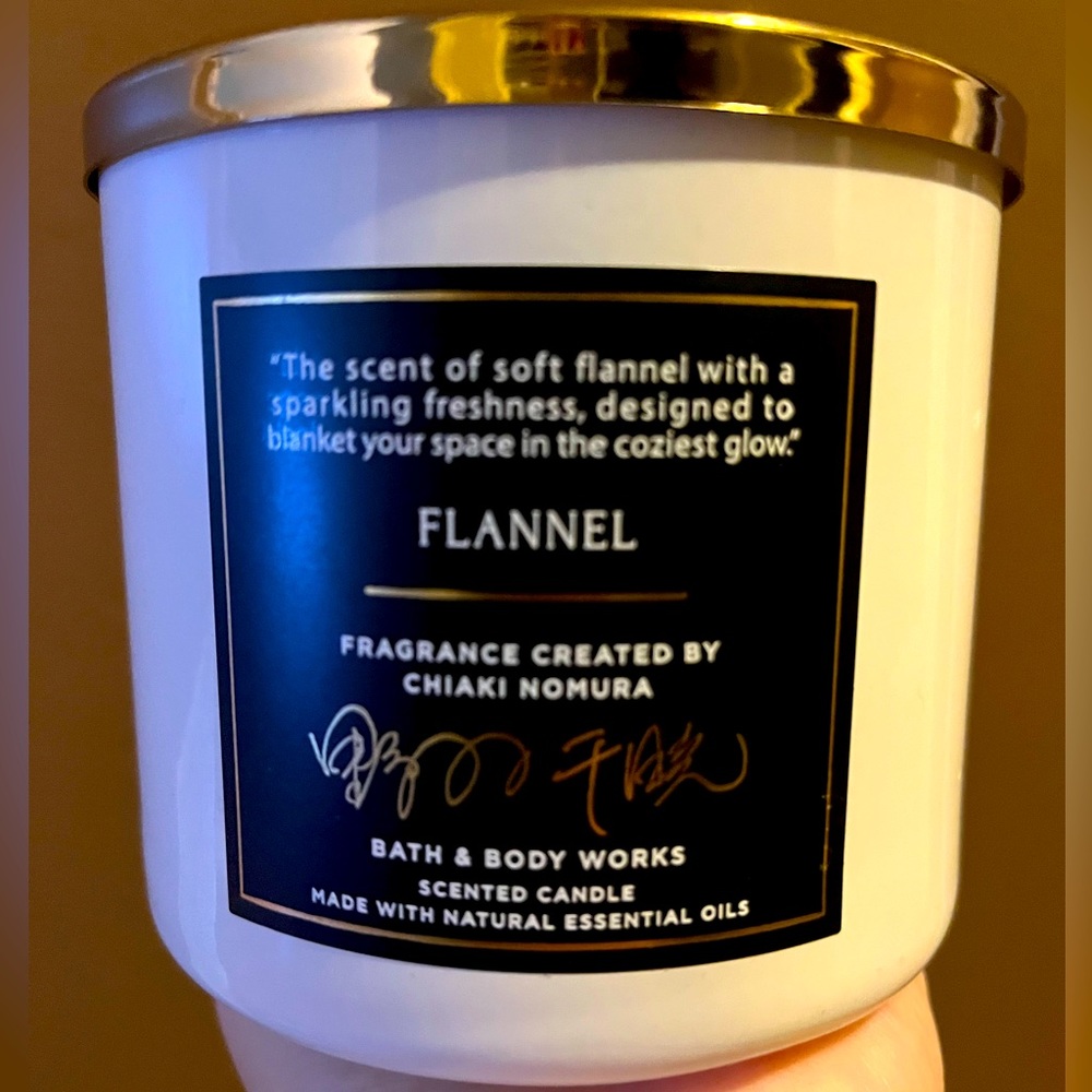 COPY - Bath & Body Works 3 Wick Candle, Flannel.